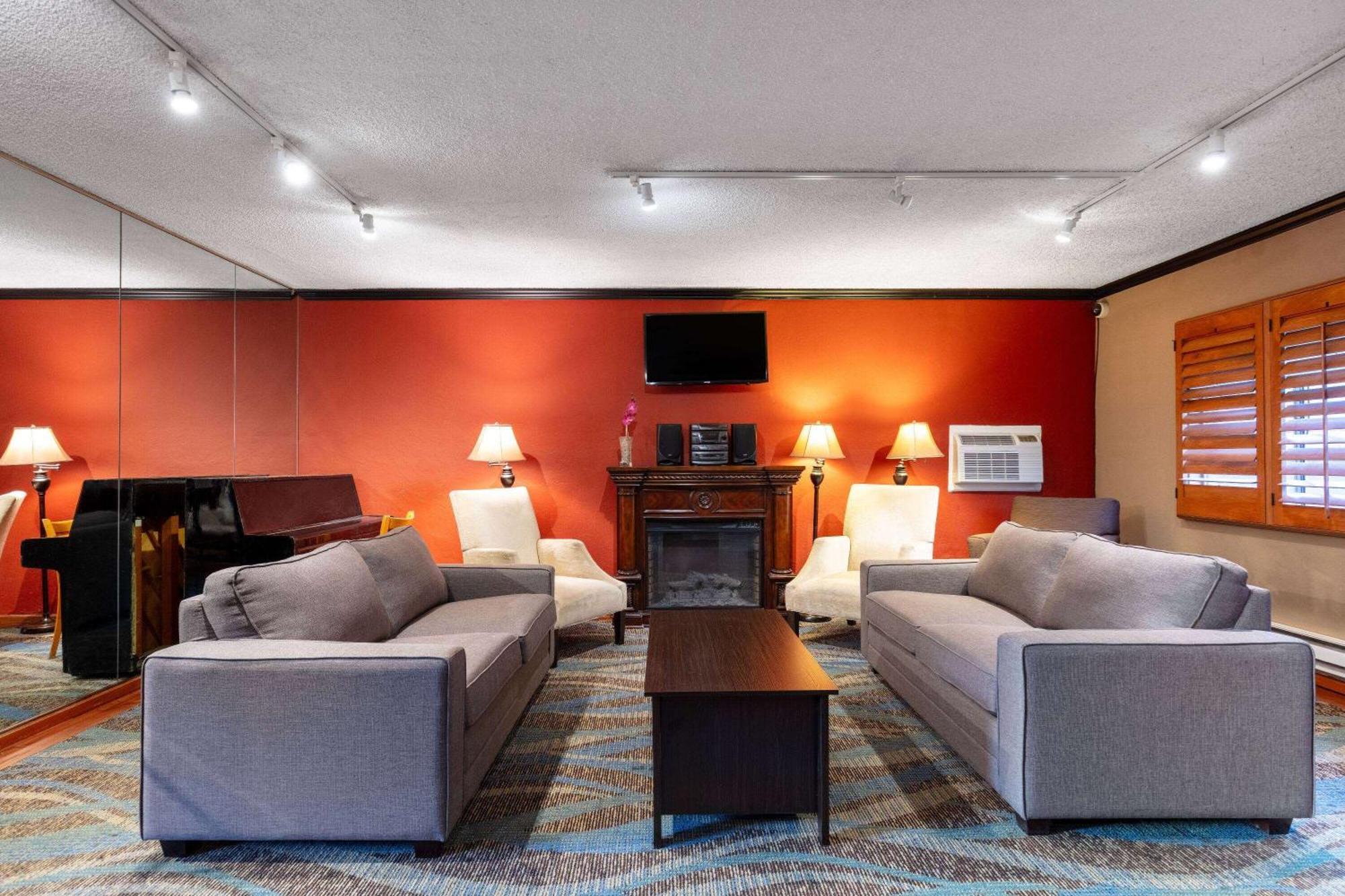 Travelodge By Wyndham Seattle By The Space Needle Exterior photo